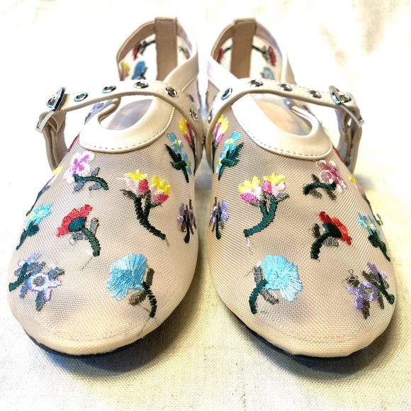 Coutgo Floral Embroidery Mesh Ballet Flats - Picture 2 of 10